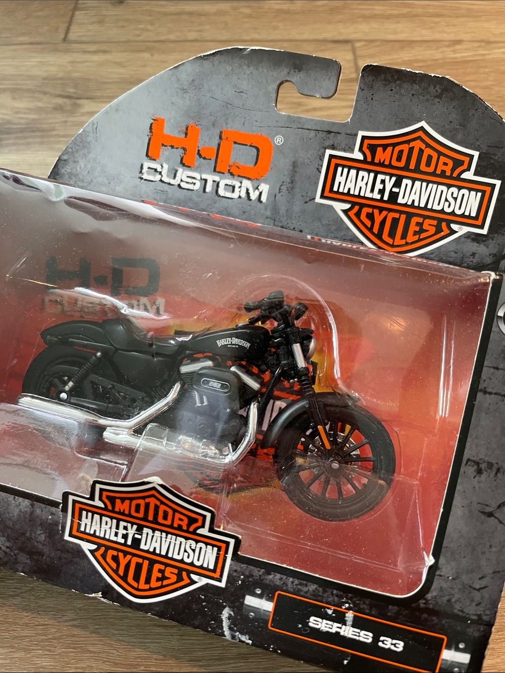 Series 33 Harley Davidson HD Motorcycle Toy Custom 1:18 Maisto 2015